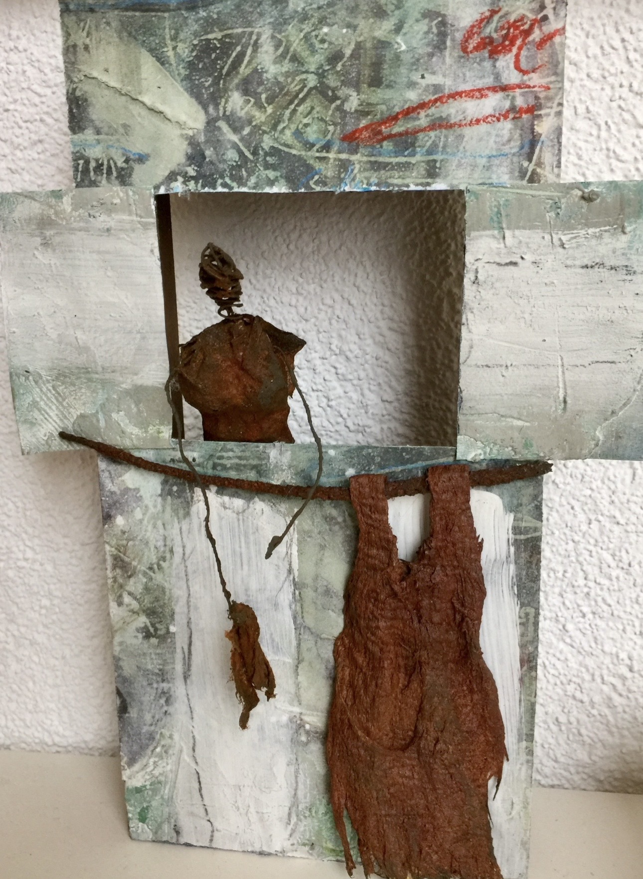 Bildobjekt mit Rostfigur und dreidimensionalen Materialspuren