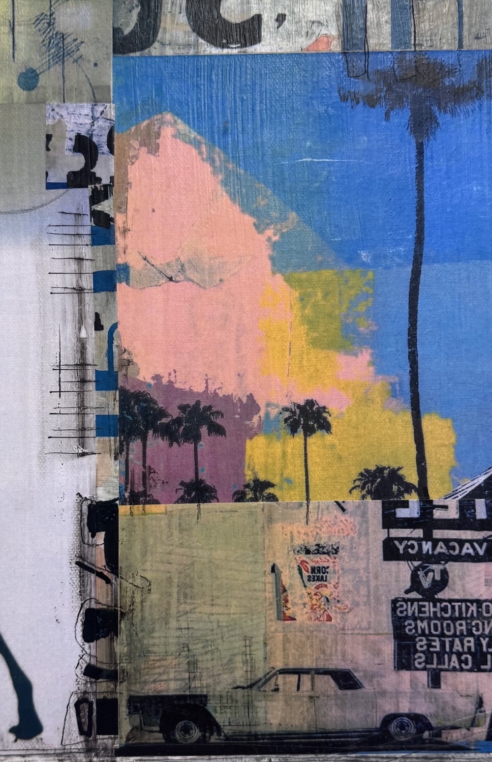 Collagedetail in Blau, Rosa und Gelb