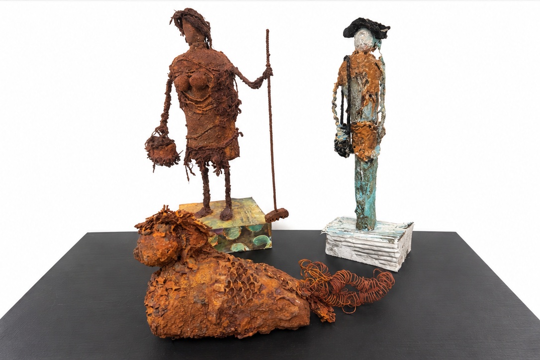 Charaktervolle Figuren und Tierobjekt aus Baumaterial